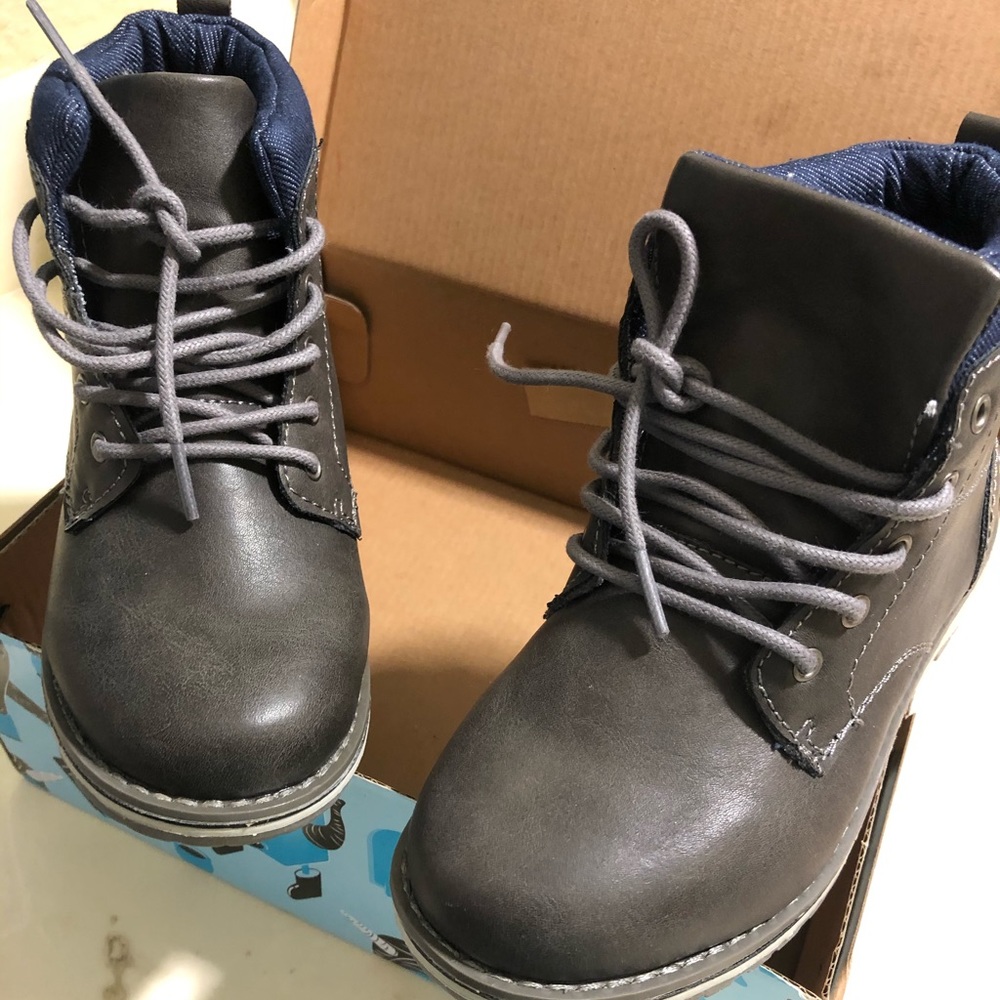 Boys boots